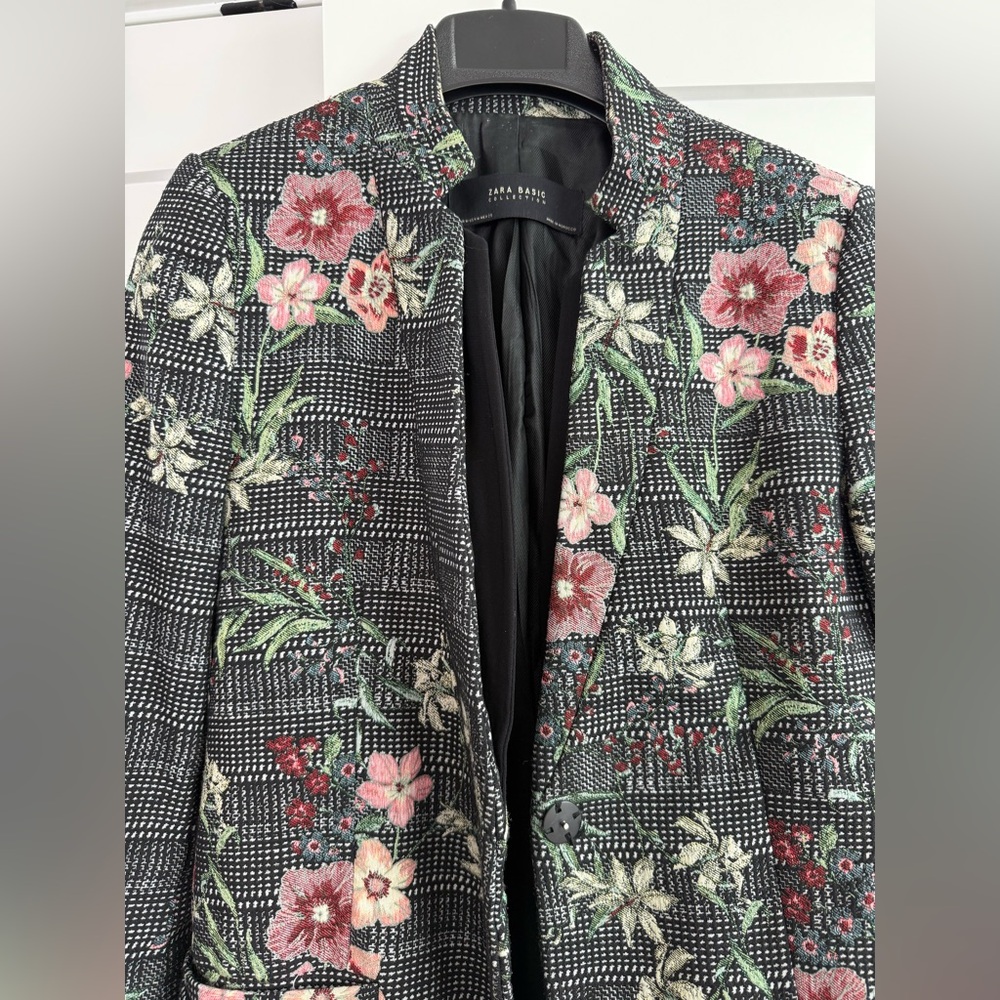 ZARA Floral Embroidered Blazer - Picture 3 of 6